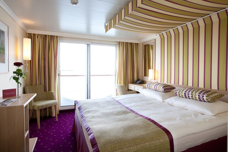 A-ROSA FLORA-stateroom-
