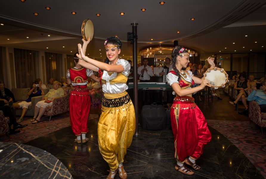 AmaSiena-entertainment-