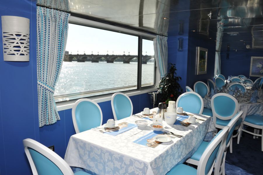 MS Cyrano de Bergerac-dining-