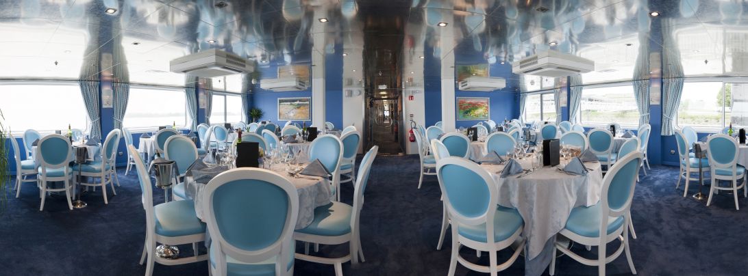 MS Cyrano de Bergerac-dining-