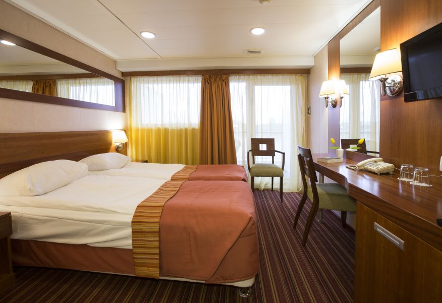 Rostropovitch-stateroom-Deluxe cabin with/without balcony