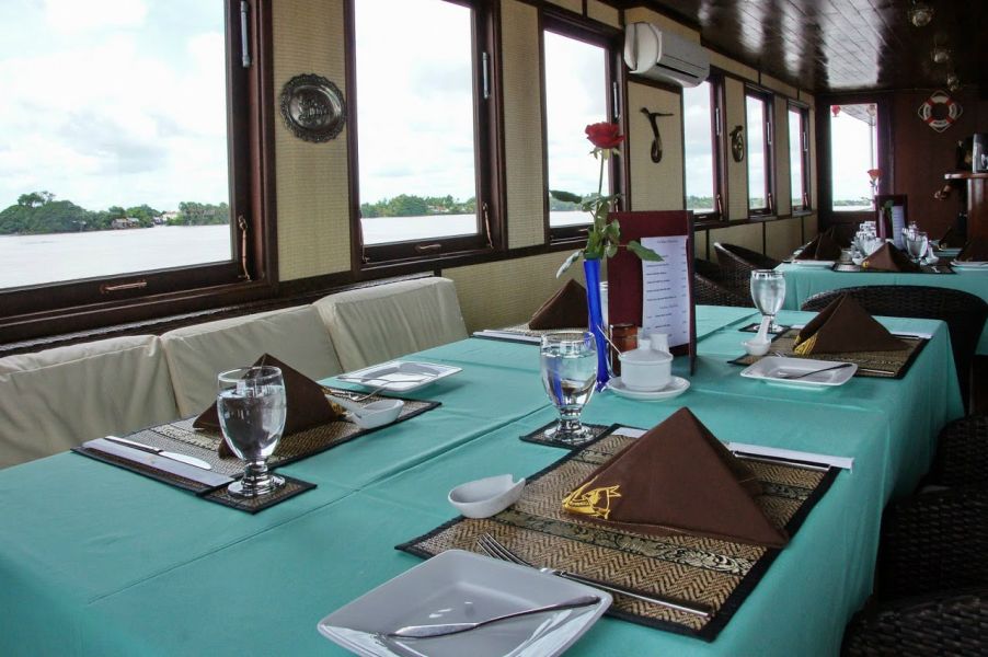 Toum Tiou II-dining-