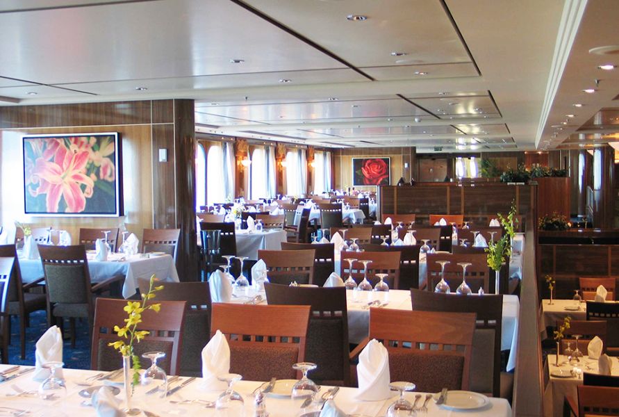 Queen Mary 2-dining-Britannia & Britannia Club Restaurant