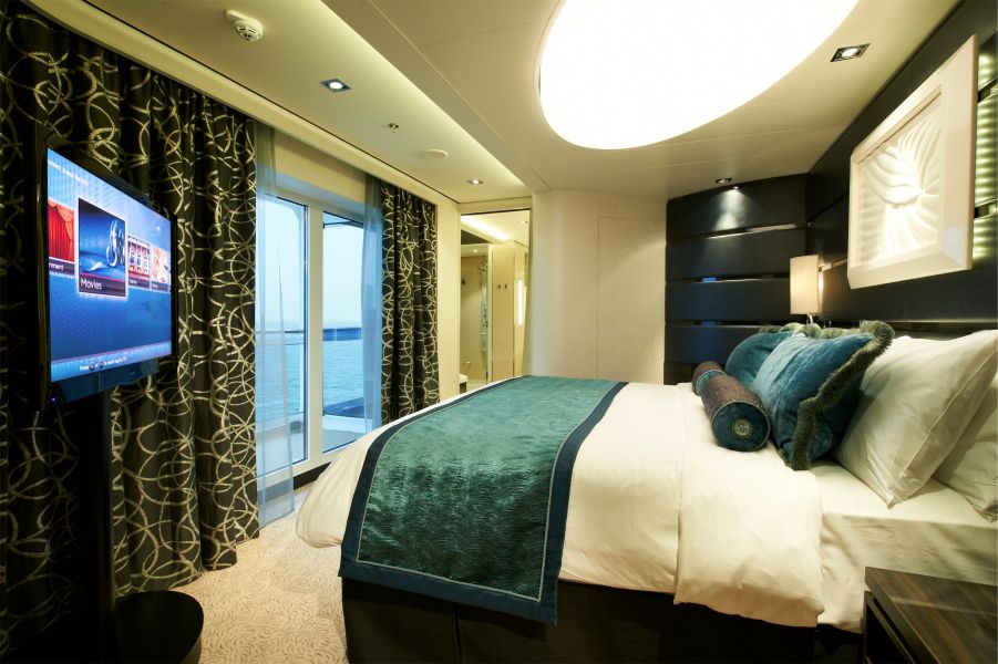 Norwegian Breakaway-stateroom-The Haven Owner's Suite with Large Balcony