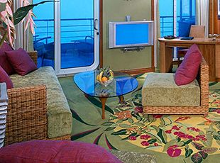 Pride of America-stateroom-Owner’s Suite with Large Balcony 