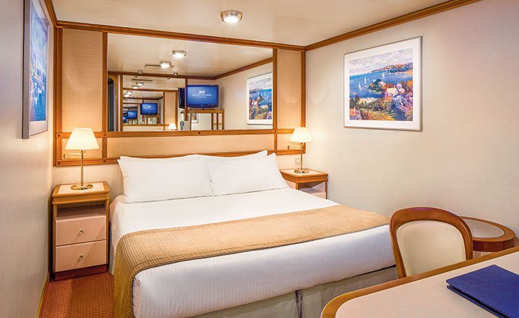 Crown Princess-stateroom-