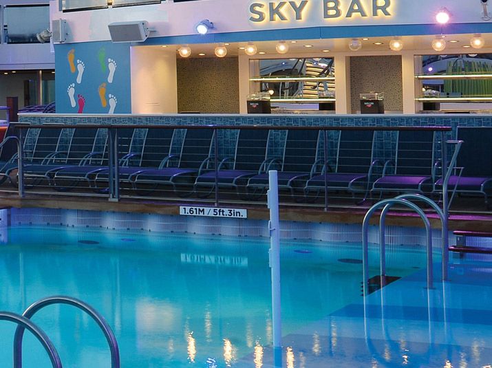 Jewel of the Seas-entertaiment-Pool Bar