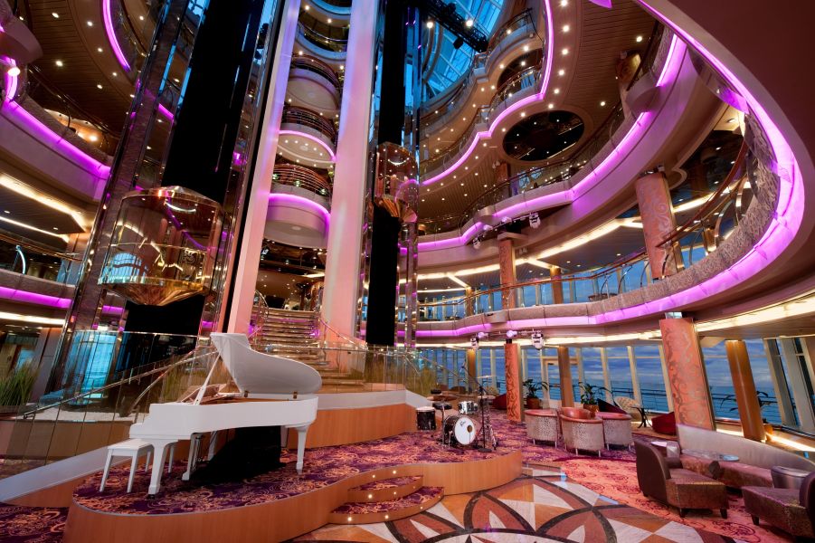 Rhapsody of the Seas-entertainment-Centrum