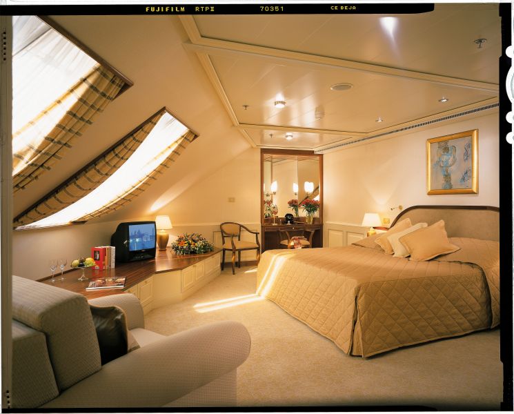 Silver Whisper-stateroom-Royal Suites