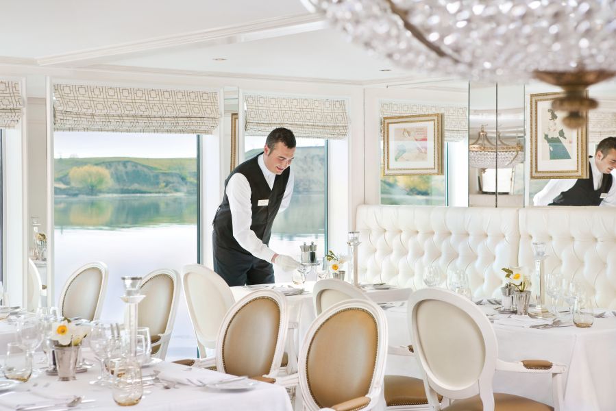 River Countess-dining-
